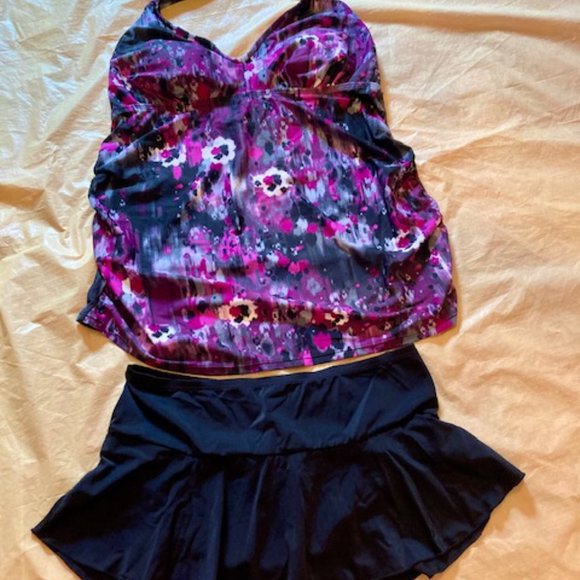 MATERNITY SWIMSUIT(TOP ONLY) Top: L - Picture 1 of 7